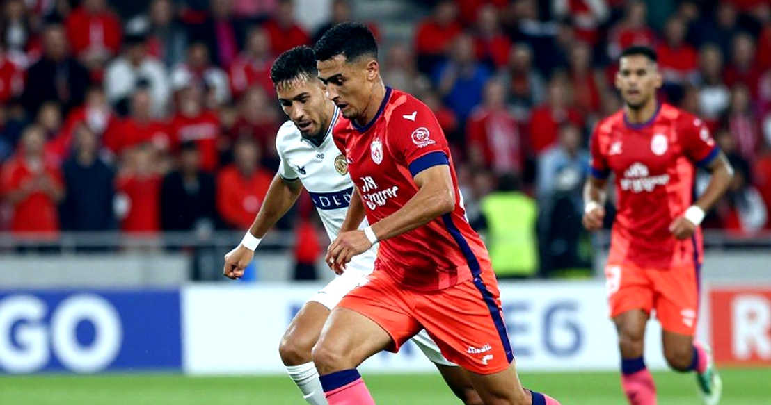 Một chiếc thẻ đỏ bị hạ cấp và cú đấm không ai thấy: V.League lại thử thách niềm tin vào VAR