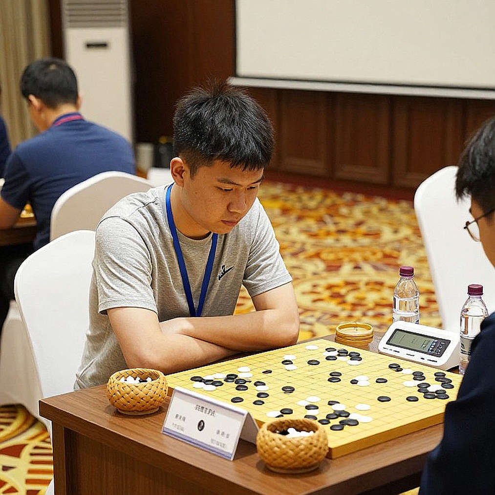 Samarkand, chín tỷ số 4-0 và cỗ máy không biết làm thơ
