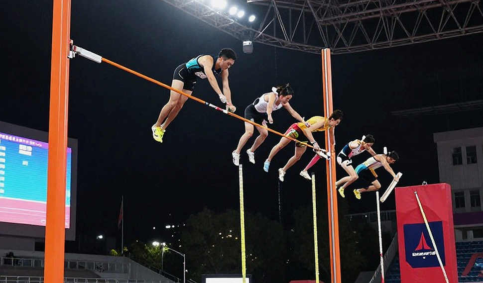 Amy Hunt và quảng cáo Sydney Sweeney: Khi đường chạy 200m đứng trên một cuộc tranh cãi