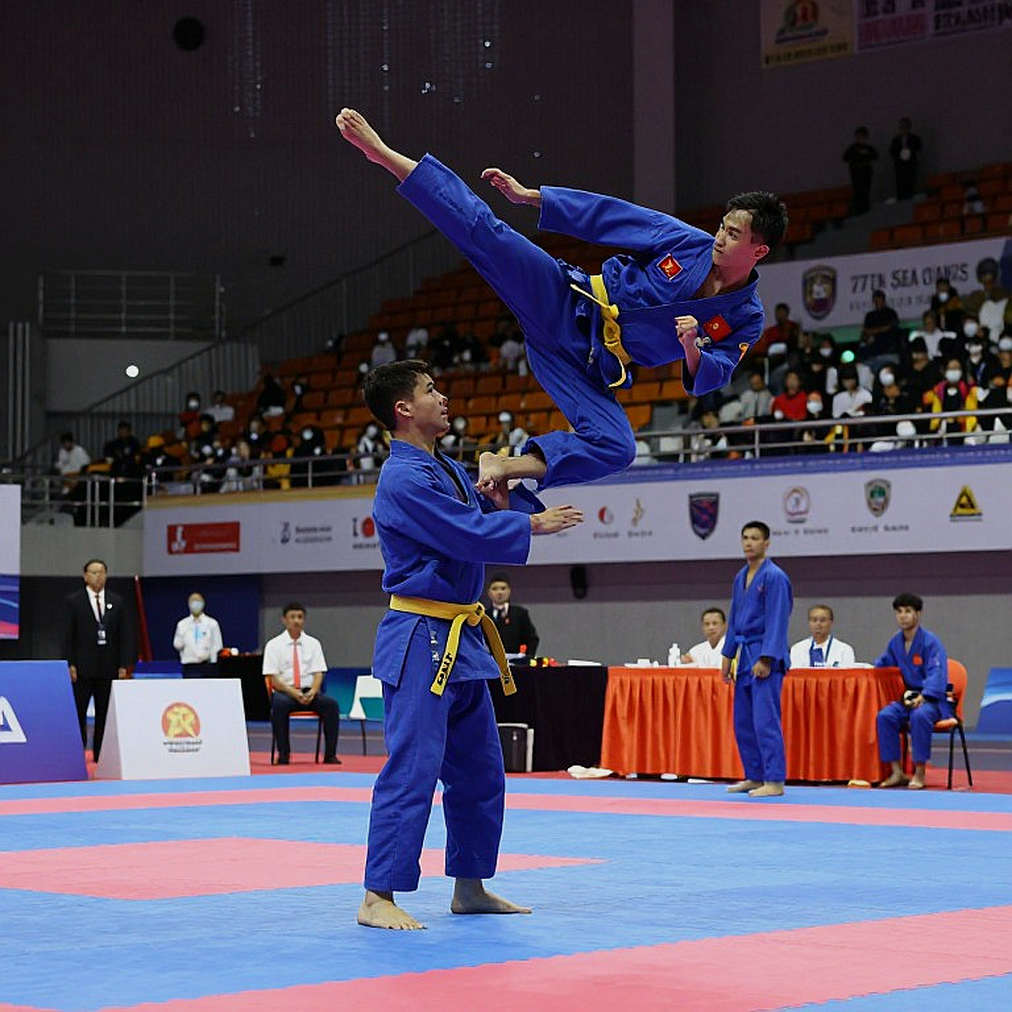 Bản đồ đai MMA toàn cầu: Vì sao hai tấm đai 'hạng trung' không cùng một trọng lượng