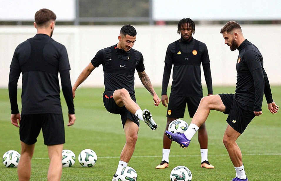 V.League và bài toán bền vững: Khi dòng tiền chủ sở hữu, học viện và bản quyền định hình cuộc chơi của bóng đá Việt Nam