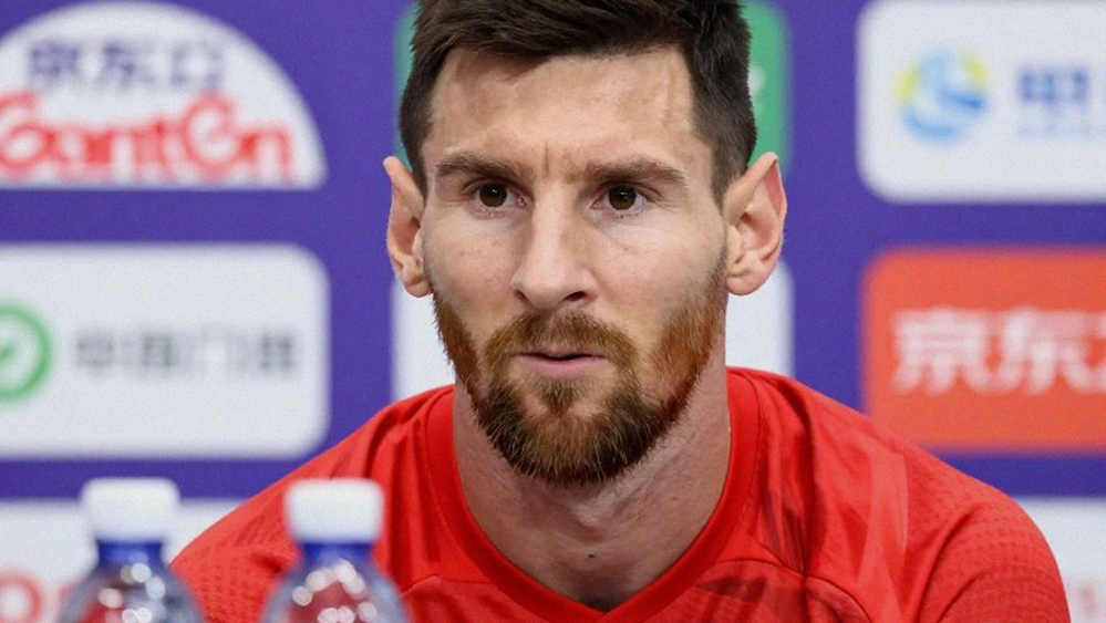 Mười sáu phút và một quyết định: Giải mã tín hiệu Leão bị rút khỏi sân ở Galatasaray