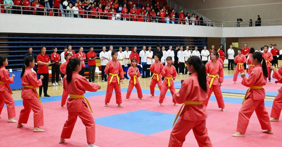 Bản đồ nhà vô địch MMA: sáu tổ chức, hơn hai mươi hạng cân và một sai lệch hai mươi pound