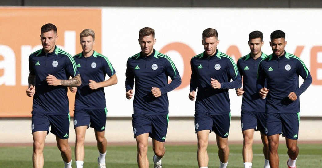 Hà Lan thua Hy Lạp 0-2 sau hiệp một: Dumfries lùi quá sâu, hàng thủ già mất khả năng đọc tình huống